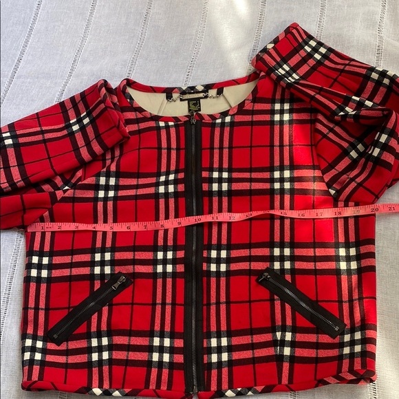 Cartise Red and Black Tartan Cropped Jacket with Zipper - Picture 6 of 10